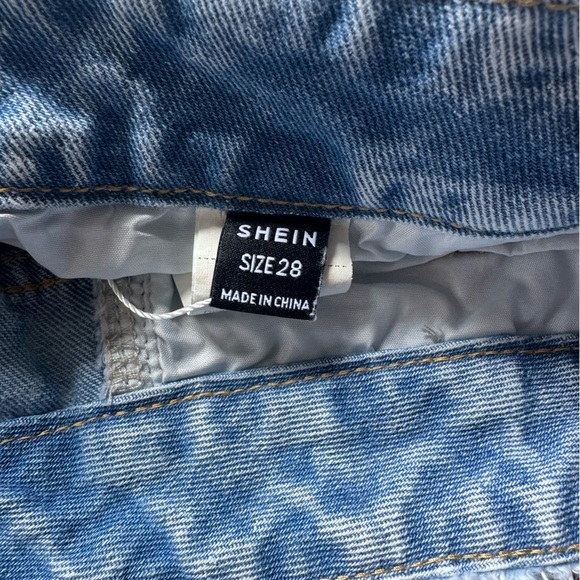 Shein Women’s Light Wash High Rise Raw Frayed Hem Denim Shorts Size 28 - Picture 5 of 5